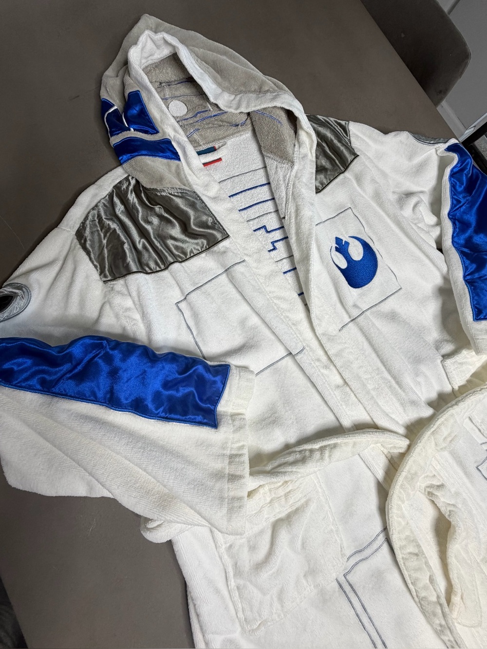 Star Wars The Robe Factory R2D2 Hooded Bathrobe - OSFM - Picture 2 of 9
